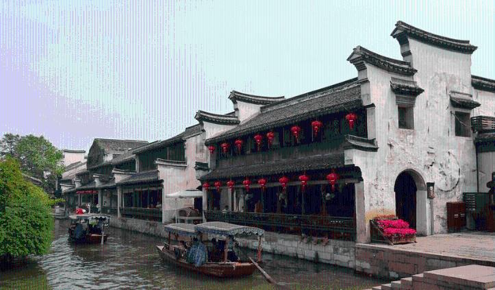 福特探险者轻松驾驭山海关的陡峭小路还是各种复杂路况，抵达西安